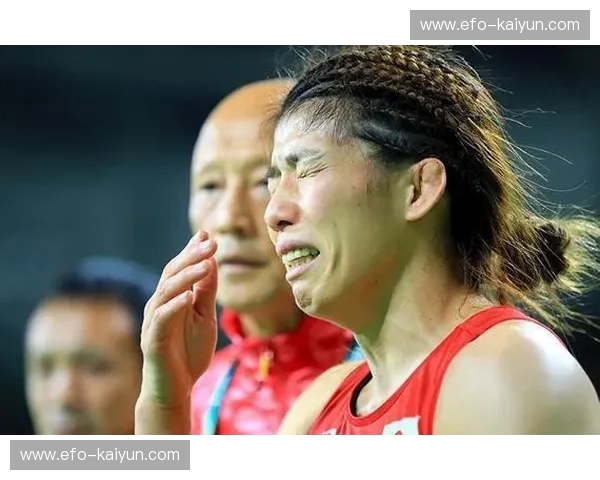 力量与柔美的禁忌博弈：当“她”在摔跤场上彻底掀翻“他”